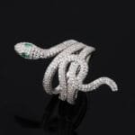 Adoptez Le Style Mystique Avec La Bague Serpent Yeux Verts!