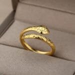 Bague Serpent Dorée: L’élégance Intemporelle à Votre Doigt!