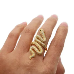 Bague Serpent : élégance Envoûtante Au Doigt Avec éclat Et Mystère! 3 Bague Serpent: élégance Envoûtante Au Doigt Avec éclat Et Mystère!