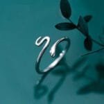 Bague Serpent Femme: élégance Intemporelle à Portée De Main!