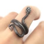Bague Serpent Noir: Votre Totem De Protection Et énergie Positive!