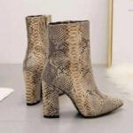 Chauffez Votre Style Avec Nos Bottines Effet Peau De Serpent Et Talons Carrés! 37