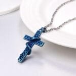 Collier Croix Acier: élégance Moderne Et Pouvoir à Votre Cou!
