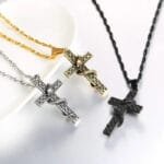 Collier Croix Acier: élégance Moderne Et Pouvoir à Votre Cou!