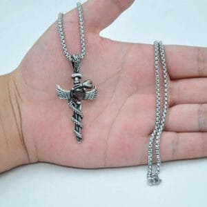 Collier épée Serpent: Un Style Audacieux Et Captivant!