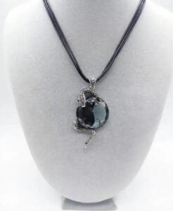 Collier Serpent Cristal Noir : Luxe Et Séduction Au Rendez-vous ! 3 Collier Serpent Cristal Noir: Luxe Et Séduction Au Rendez-vous!