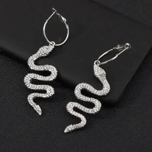 éblouissez Avec Ces Boucles D’oreilles Serpent élégantes ! 3 éblouissez Avec Ces Boucles D’oreilles Serpent élégantes!
