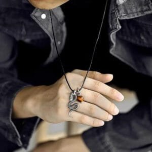 éblouissez Avec Le Collier Perle œil-de-tigre Au Style Serpent Chic ! 3 éblouissez Avec Le Collier Perle œil-de-tigre Au Style Serpent Chic!