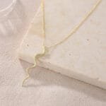 éblouissez Avec Le Collier Serpent Argent Polyvalent Et Chic!