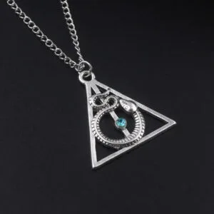 éblouissez Avec Le Collier Serpent Réplique De La Mort!