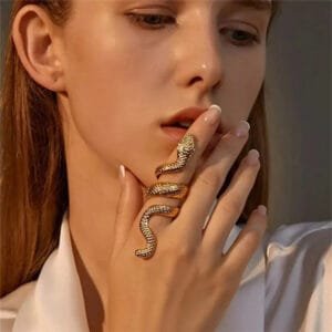 éblouissez Avec Notre élégante Bague Serpent Gothique ! 1 éblouissez Avec Notre élégante Bague Serpent Gothique! Doré