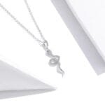 éclairez Votre Look Avec Le Collier Serpent En Argent Mystérieux!
