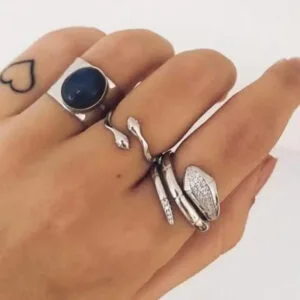 éclat Et Mystère: La Bague Serpent Au Design Impressionnant!