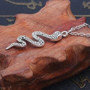 élégance Audacieuse: Collier Serpent Au Pendentif Captivant!
