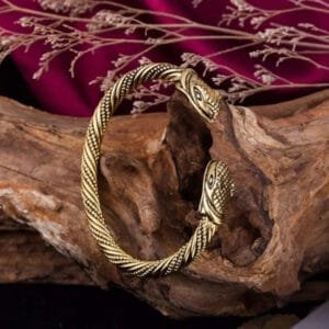 élégance Envoûtante: Bracelet Jonc Serpent à Deux Têtes!