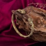 élégance Envoûtante: Bracelet Jonc Serpent à Deux Têtes!