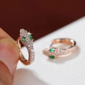 élevez Votre Style Avec Les Boucles D’oreilles Serpent En Or Rose!