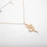 Pendentif Serpent: élégance Venimeuse En Collier Maille!