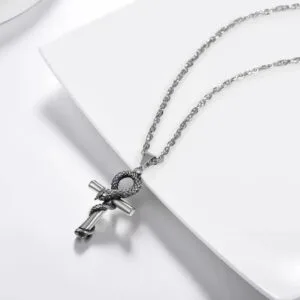 Portez L’équilibre Avec Notre Collier Serpent Et Pendentif Croix Argent!