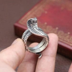 Sublimez Votre Style Avec La Bague Cobra Argent Inspirée Du Serpent ! 1 Sublimez Votre Style Avec La Bague Cobra Argent Inspirée Du Serpent!