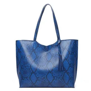 Succombez Au Style Avec Notre Sac Cabas Serpent Bleu Chic ! 3 Succombez Au Style Avec Notre Sac Cabas Serpent Bleu Chic!